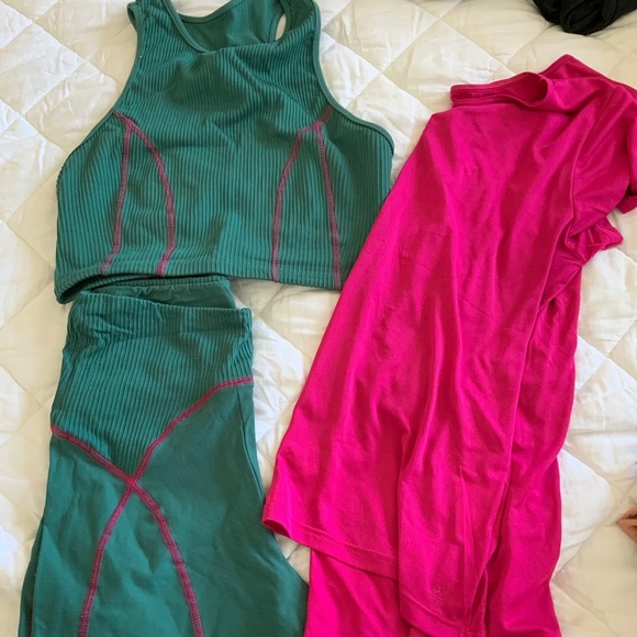 Set ( top+bermuda) - Picture 1 of 5